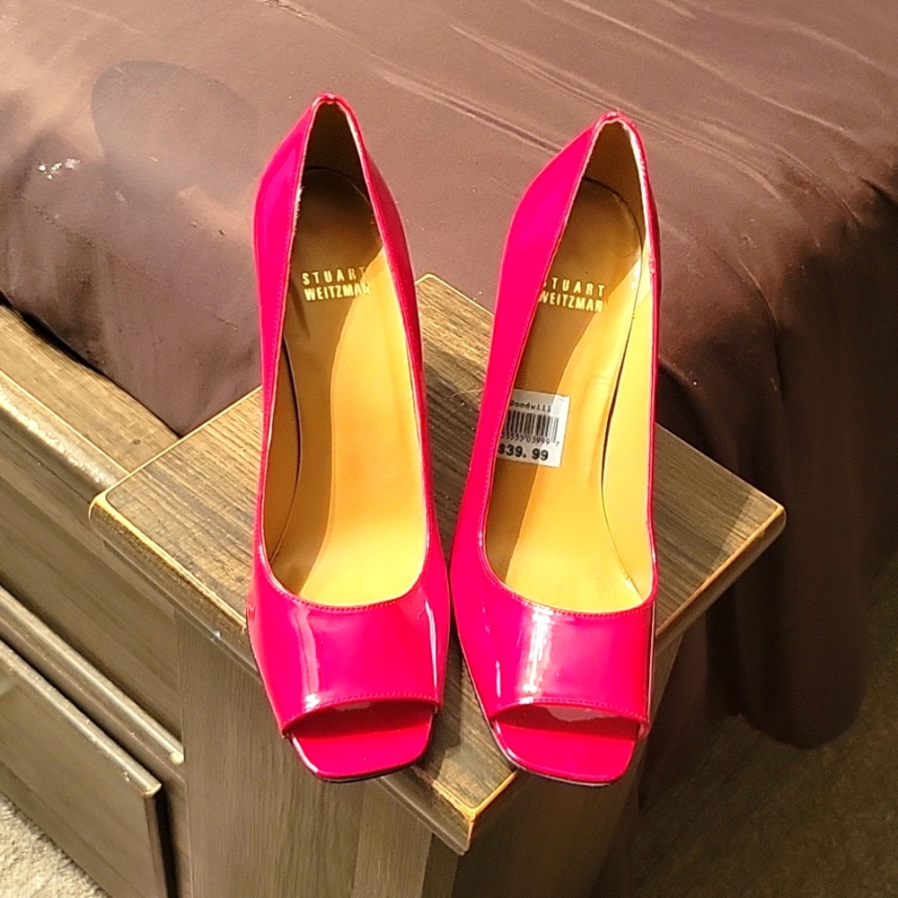 STUART WEITZMAN CANDY APPLE RED Patent Leather Pumps Size: 8 US never worn